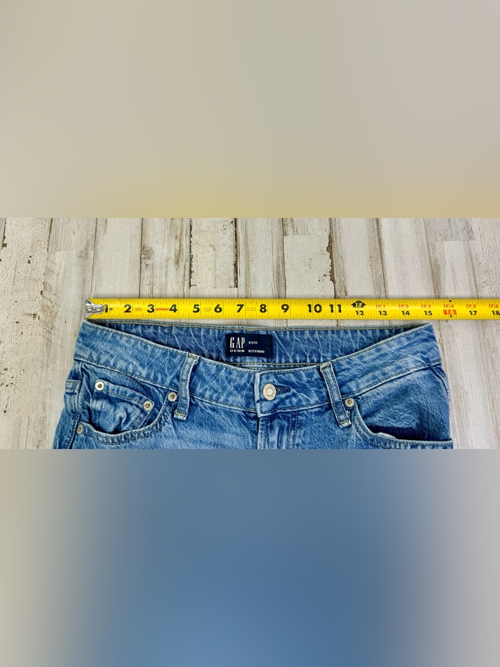 GAP Women’s Boyfriend Fit Jeans 4/27R (30x24) Blue Medium Wash Denim - Picture 7 of 12